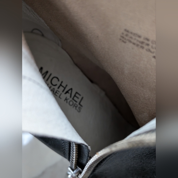 Michael Kors Elegant Black Leather Ankle Boots Size 7 - Picture 6 of 9